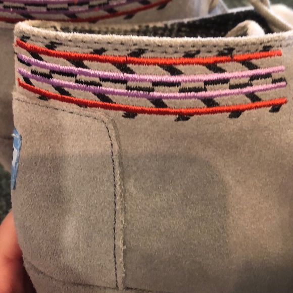 TOMS! - Picture 4 of 5